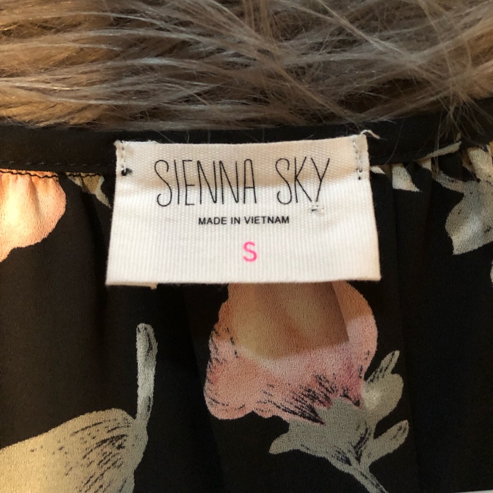 Blouse - Picture 2 of 2